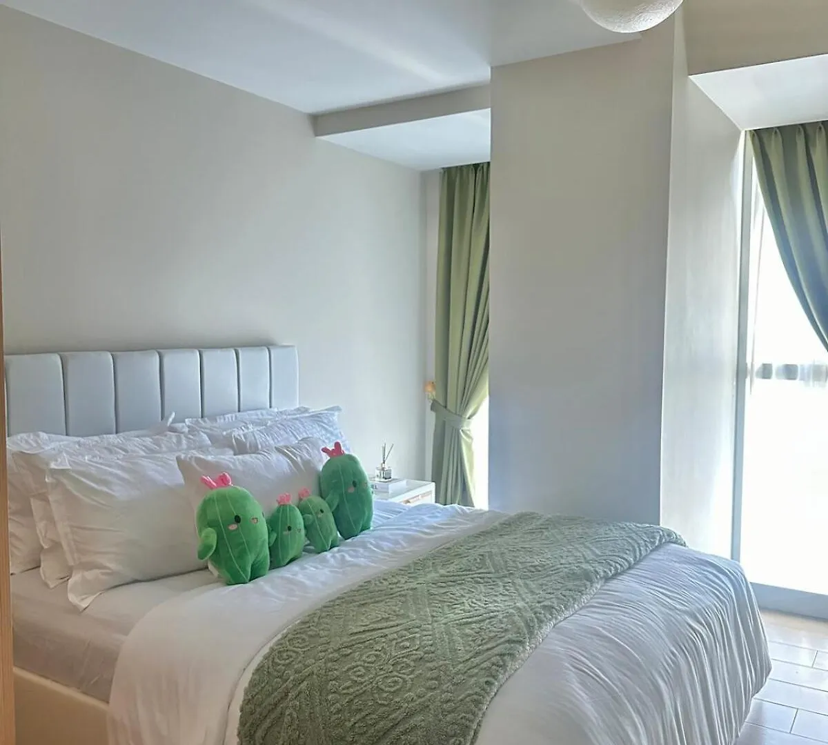 Apartment King Size 3-Bedroom In Uptown Parksuites Bgc Manila