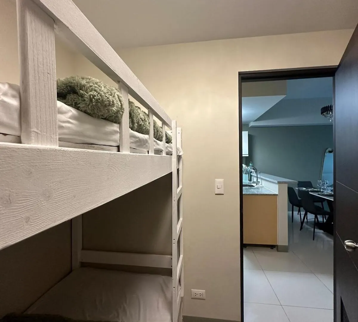 Apartment King Size 3-Bedroom In Uptown Parksuites Bgc Manila