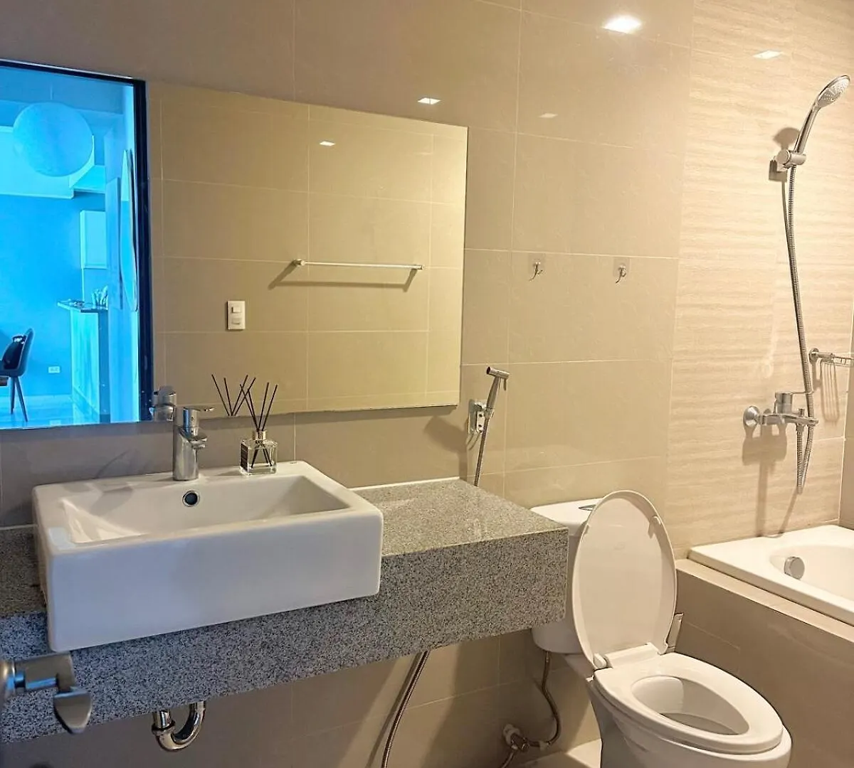 King Size 3-Bedroom In Uptown Parksuites Bgc Manila Apartment